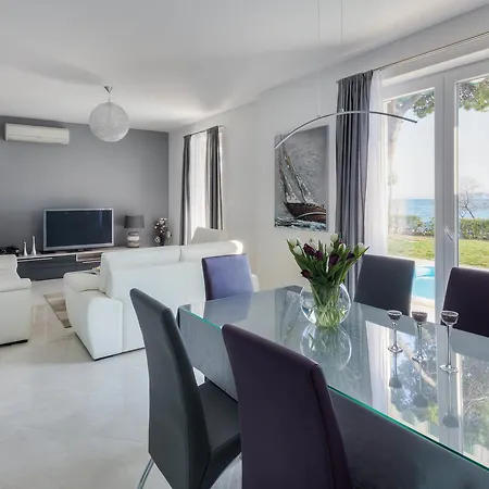 Logan Apartment