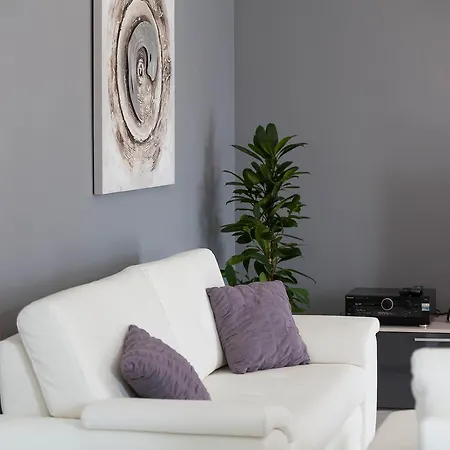 Logan Apartment *
