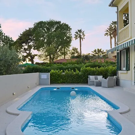 Logan Apartment Kastela