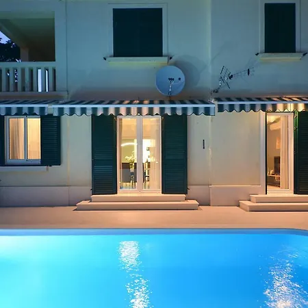 Logan Apartment Kastela