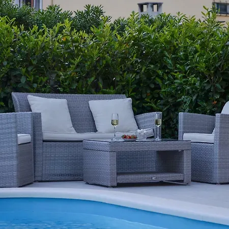Logan Apartment Kastela